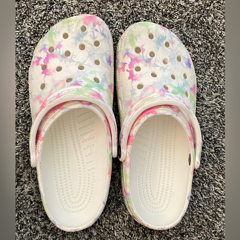 Bleach dye crocs